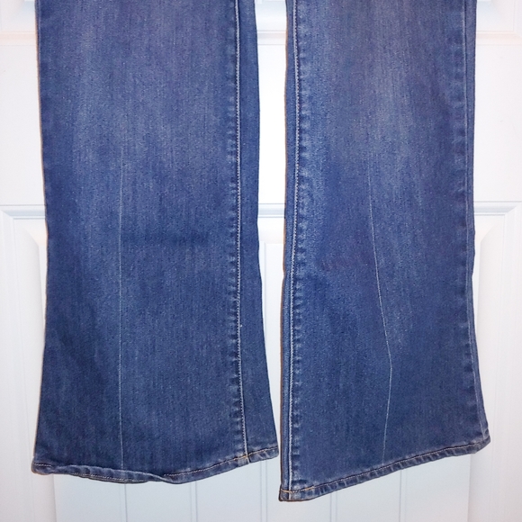 Flare jeans with partial sewn seam design on pant legs - Picture 4 of 7